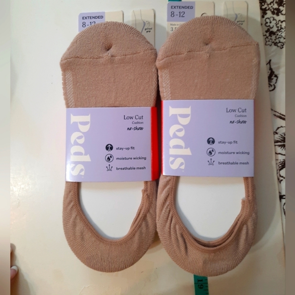 NWT PEDS  Low Cut Socks for  Womens 8-12 Cushion No Show Nude Color